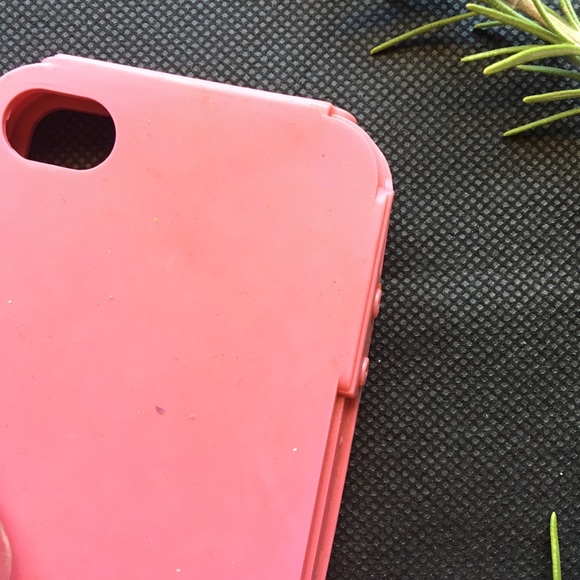 iPhone 4 cases - Picture 3 of 7